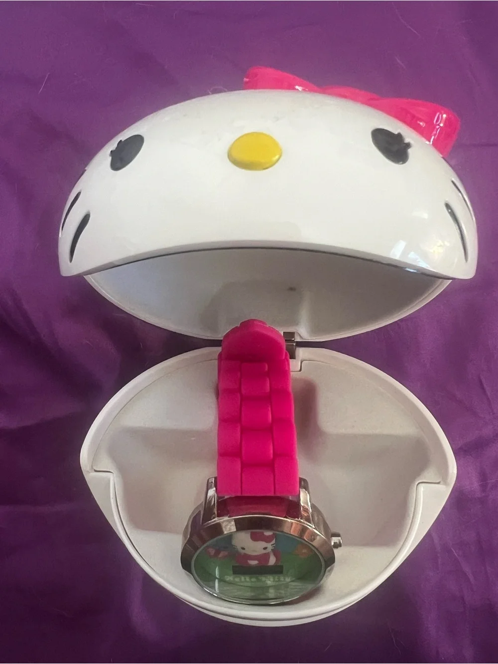 Hello Kitty LCD Wrist Watch With Clam Shell Case